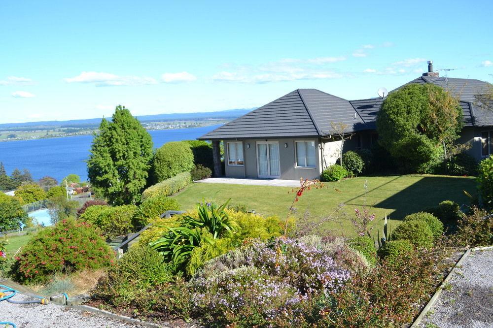 Tauhara Sunrise Lodge Taupo Exterior photo