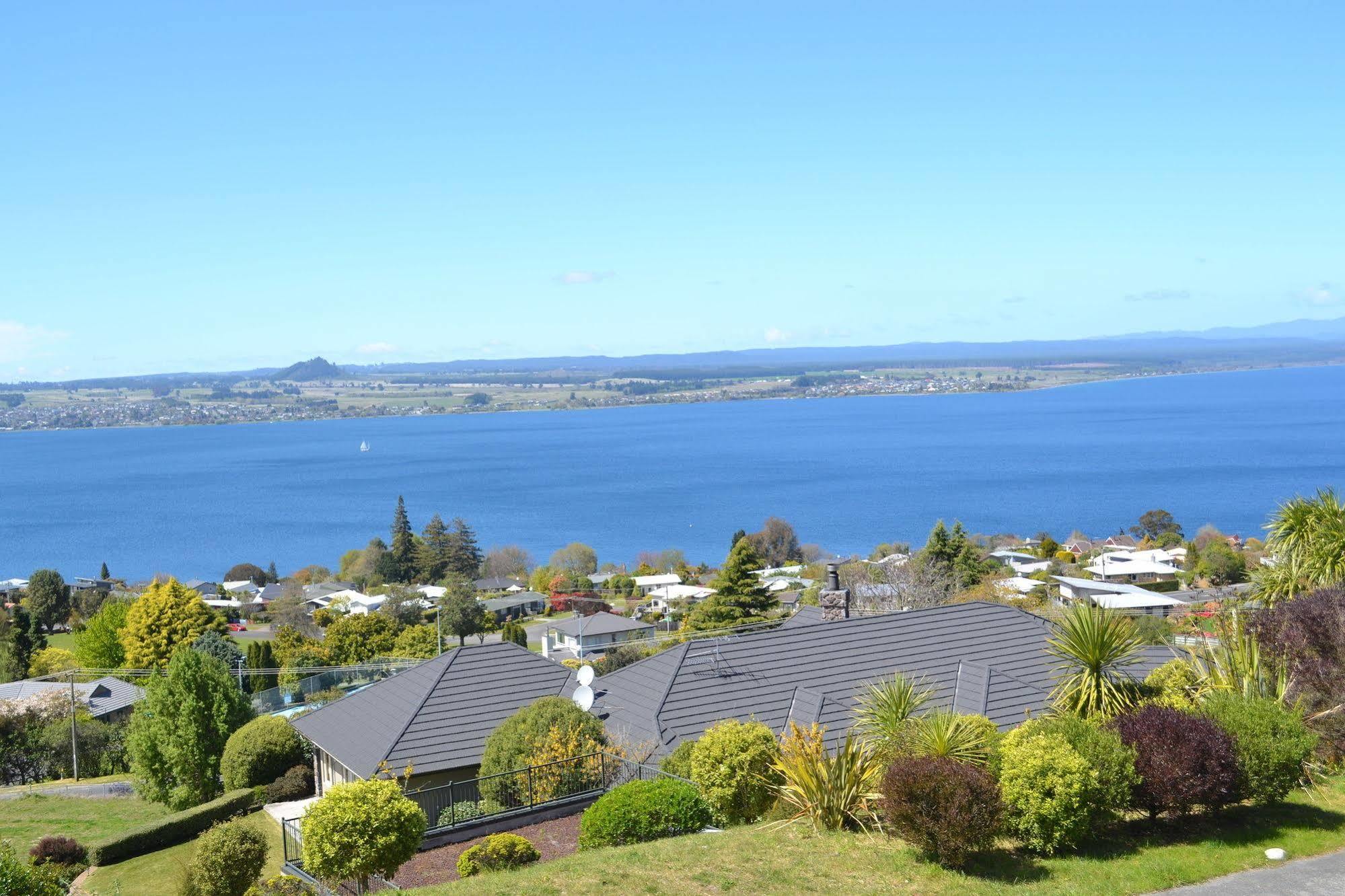 Tauhara Sunrise Lodge Taupo Exterior photo