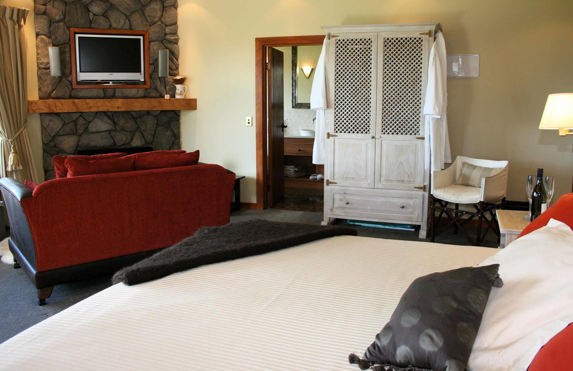 Tauhara Sunrise Lodge Taupo Exterior photo